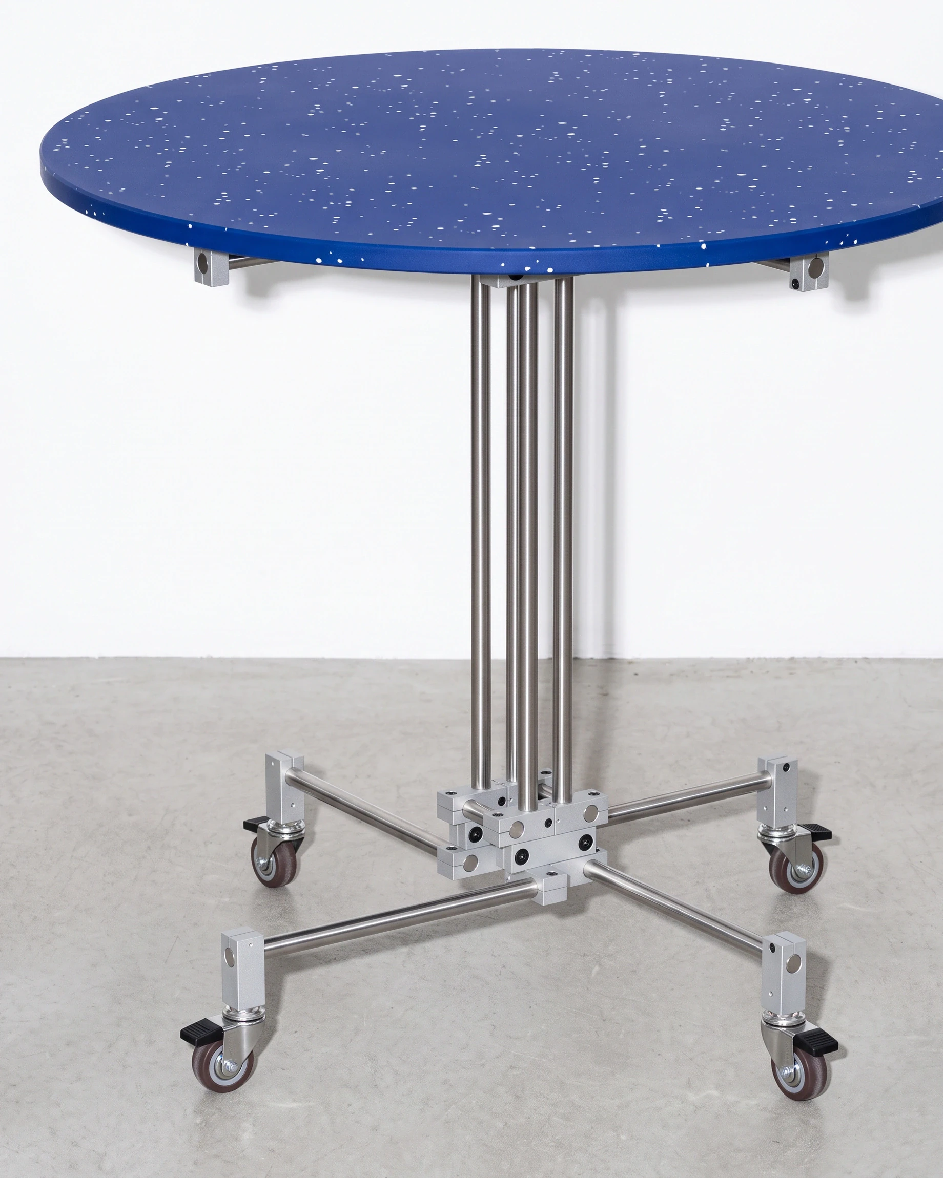 Barista, pedestal table Ø80, blue, white flecks: front left view