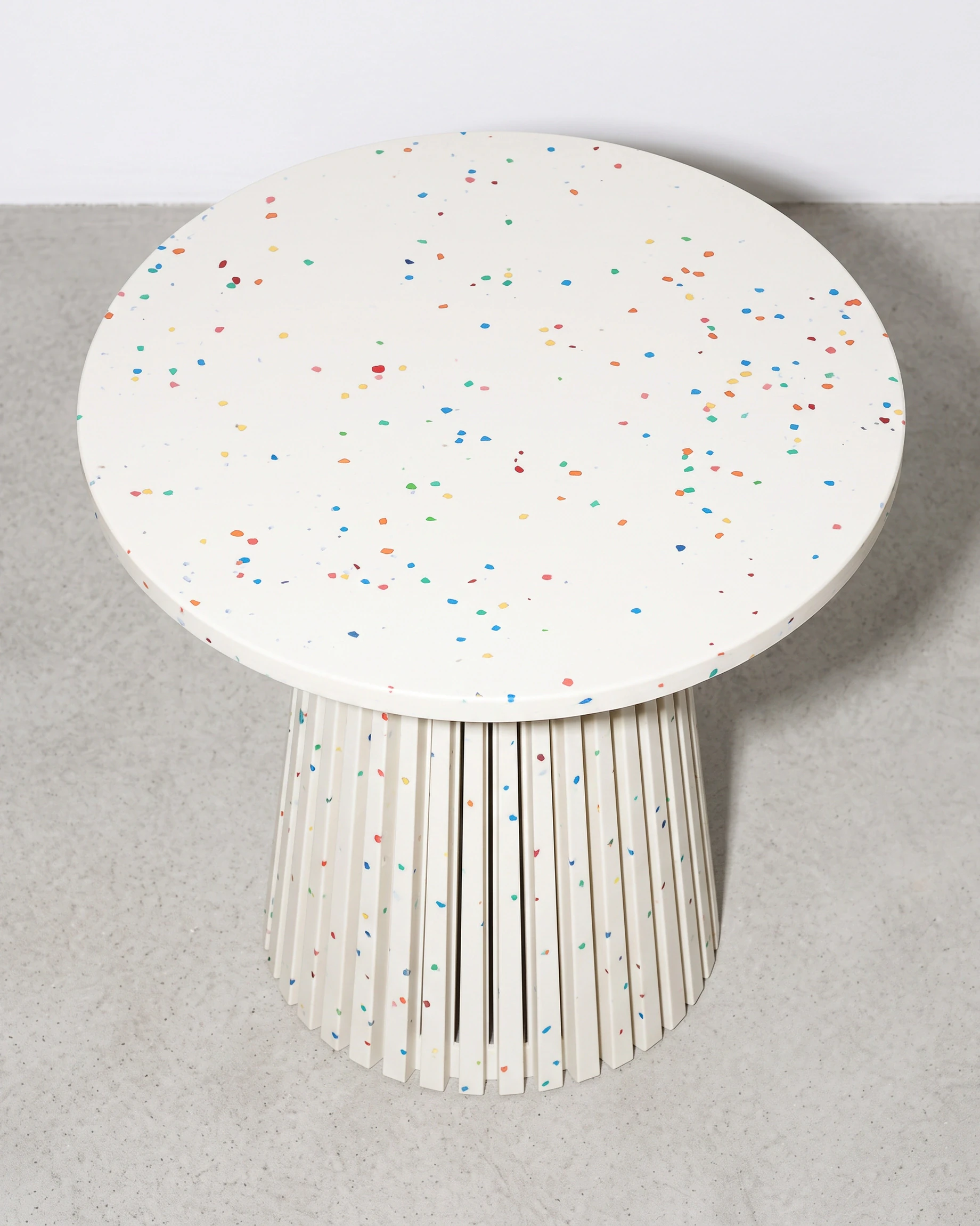 Sculptor, cone-leg table Ø60 × 55, white, colour flecks: top view