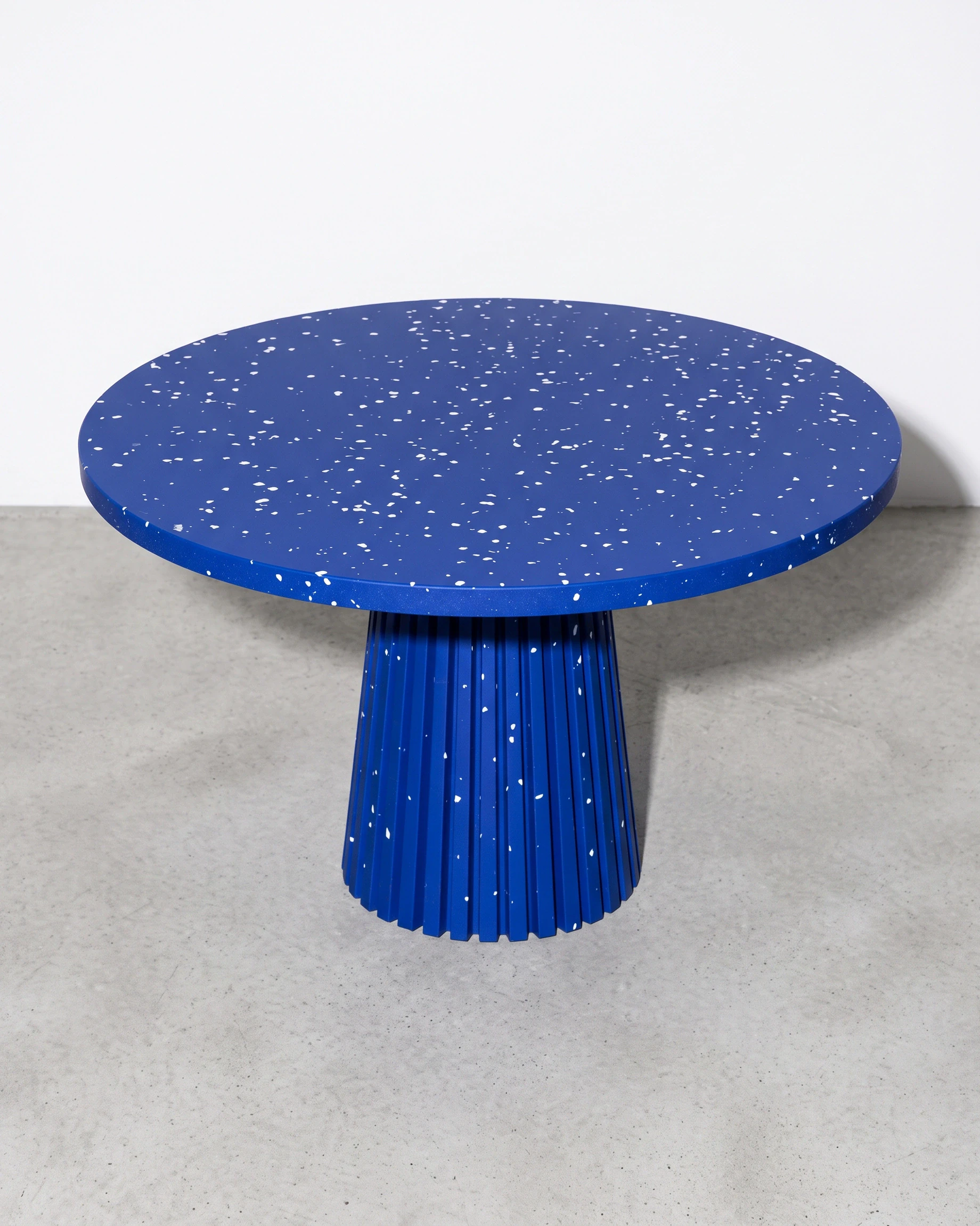 Tailor, cone-leg table Ø80 × 40, blue, white flecks: top view