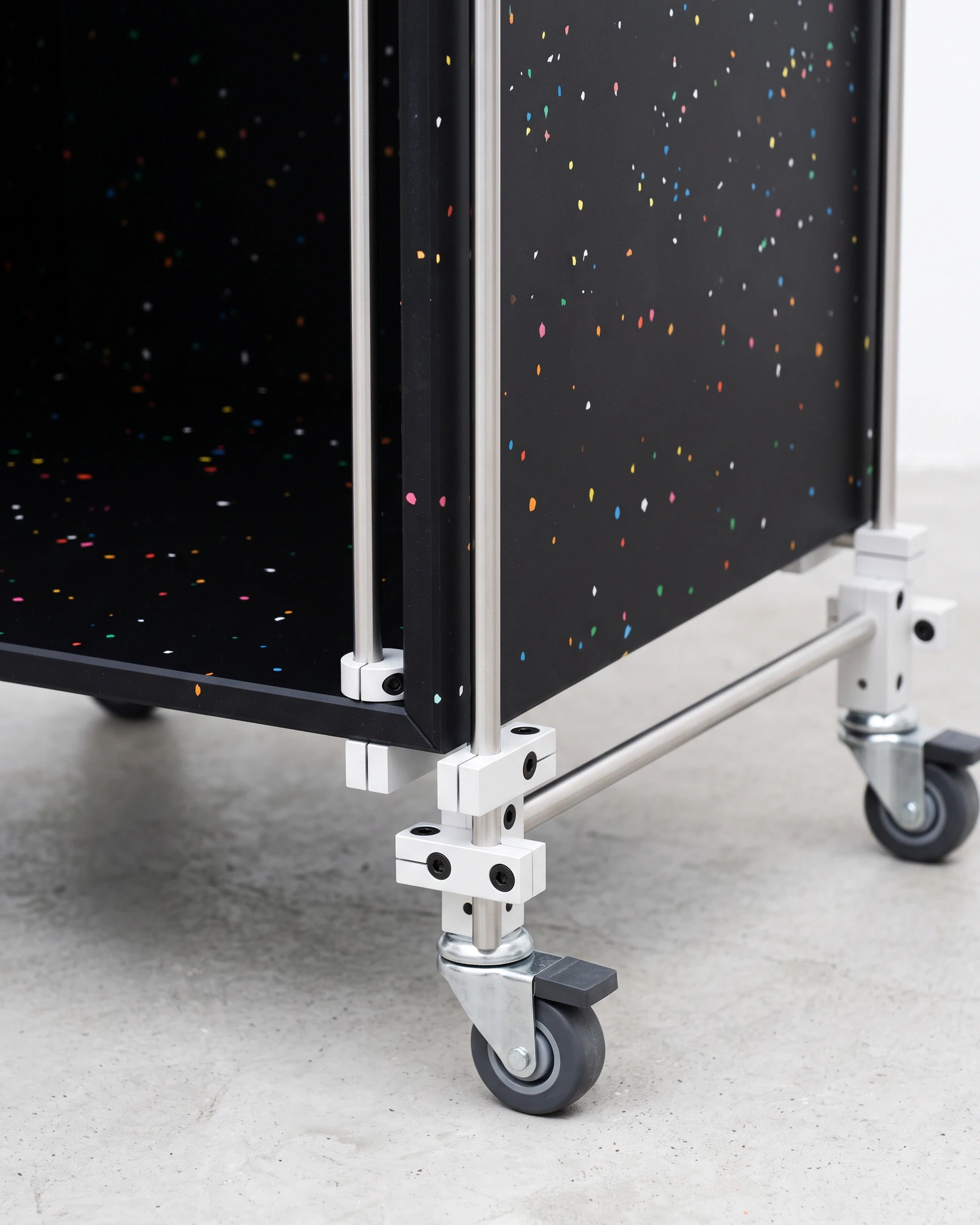 Nomad, cube shelving 450, black, colour flecks: joint close-up