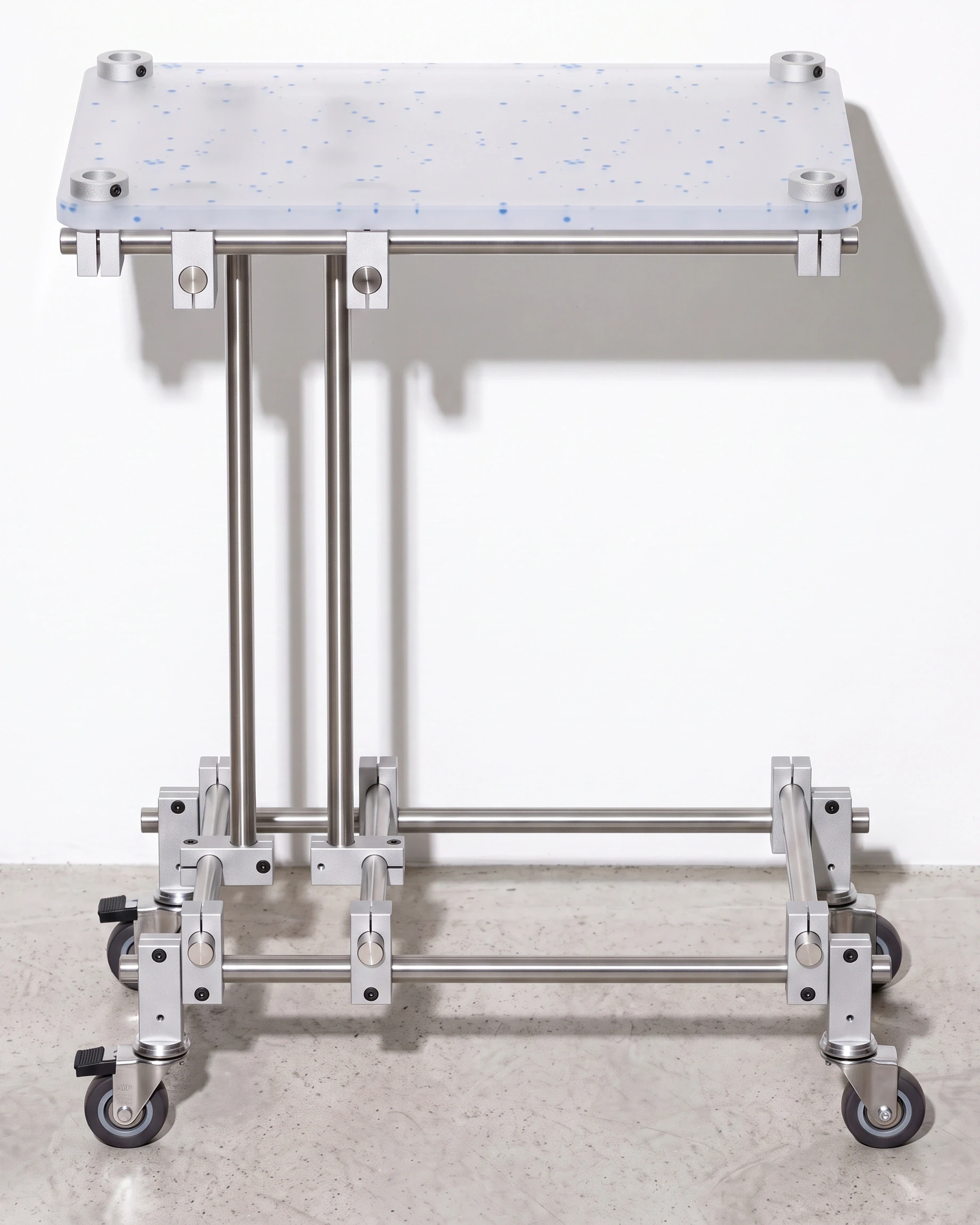 Neighbour, side table 500, clear, light-blue flecks: front view