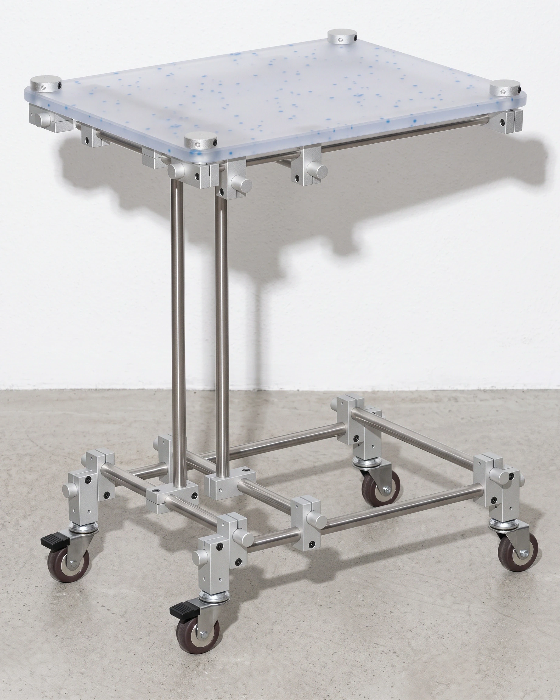 Neighbour, side table 500, clear, light-blue flecks: front left view