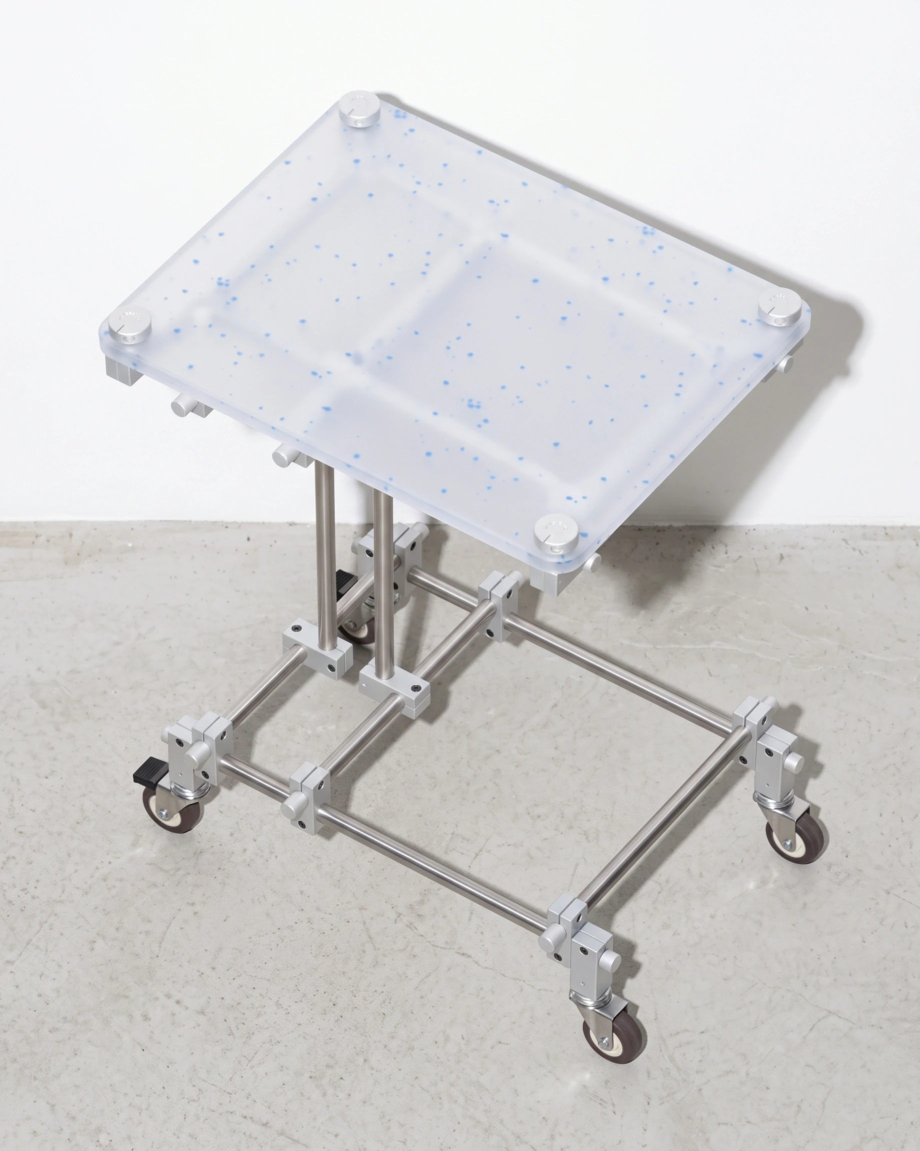 Neighbour, side table 500, clear, light-blue flecks: top view