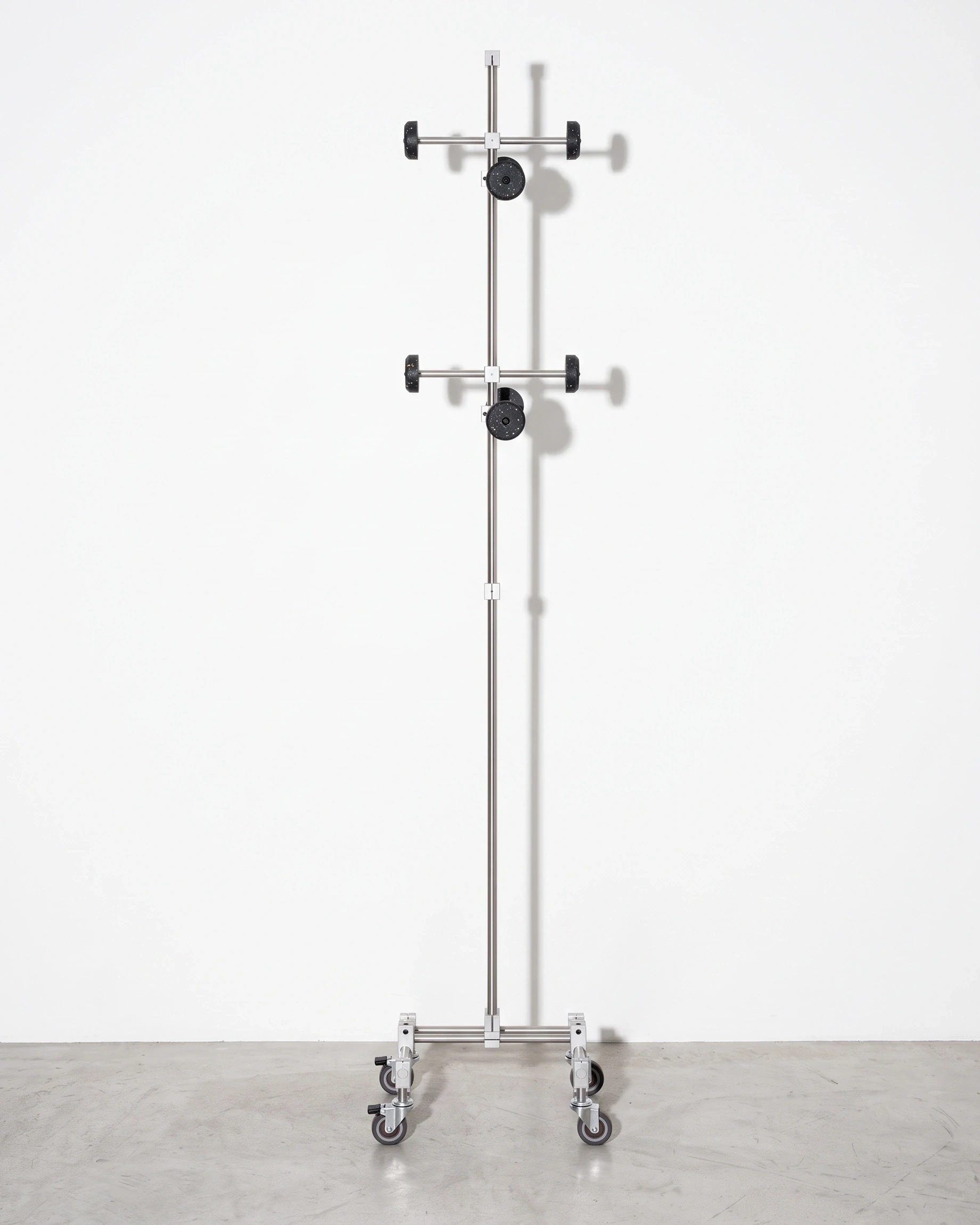 Porter, coat stand on a 30 × 45 base, black, colour flecks: front view