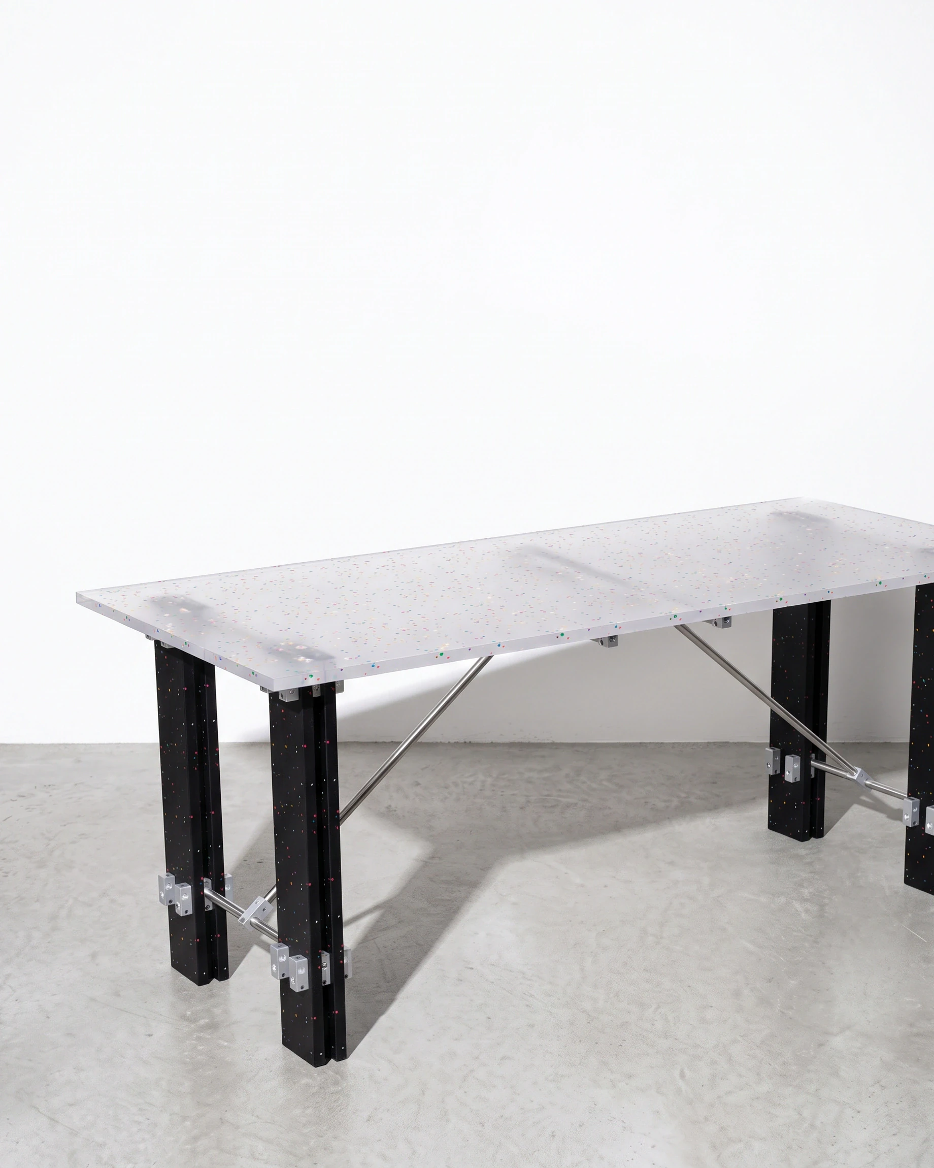 Toastmaster, table 1800, translucent, colour flecks: front left view