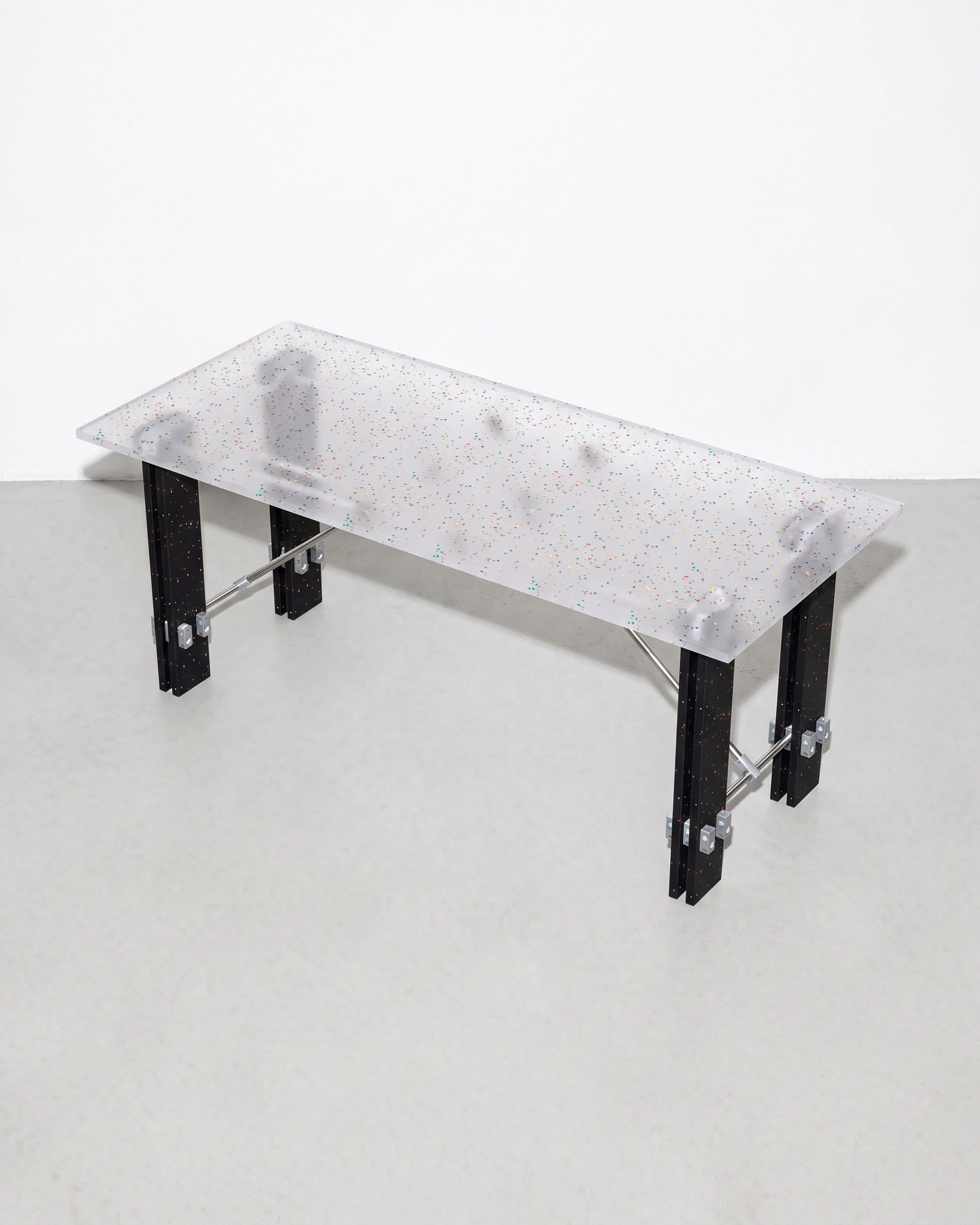 Toastmaster, table 1800, translucent, colour flecks: top view