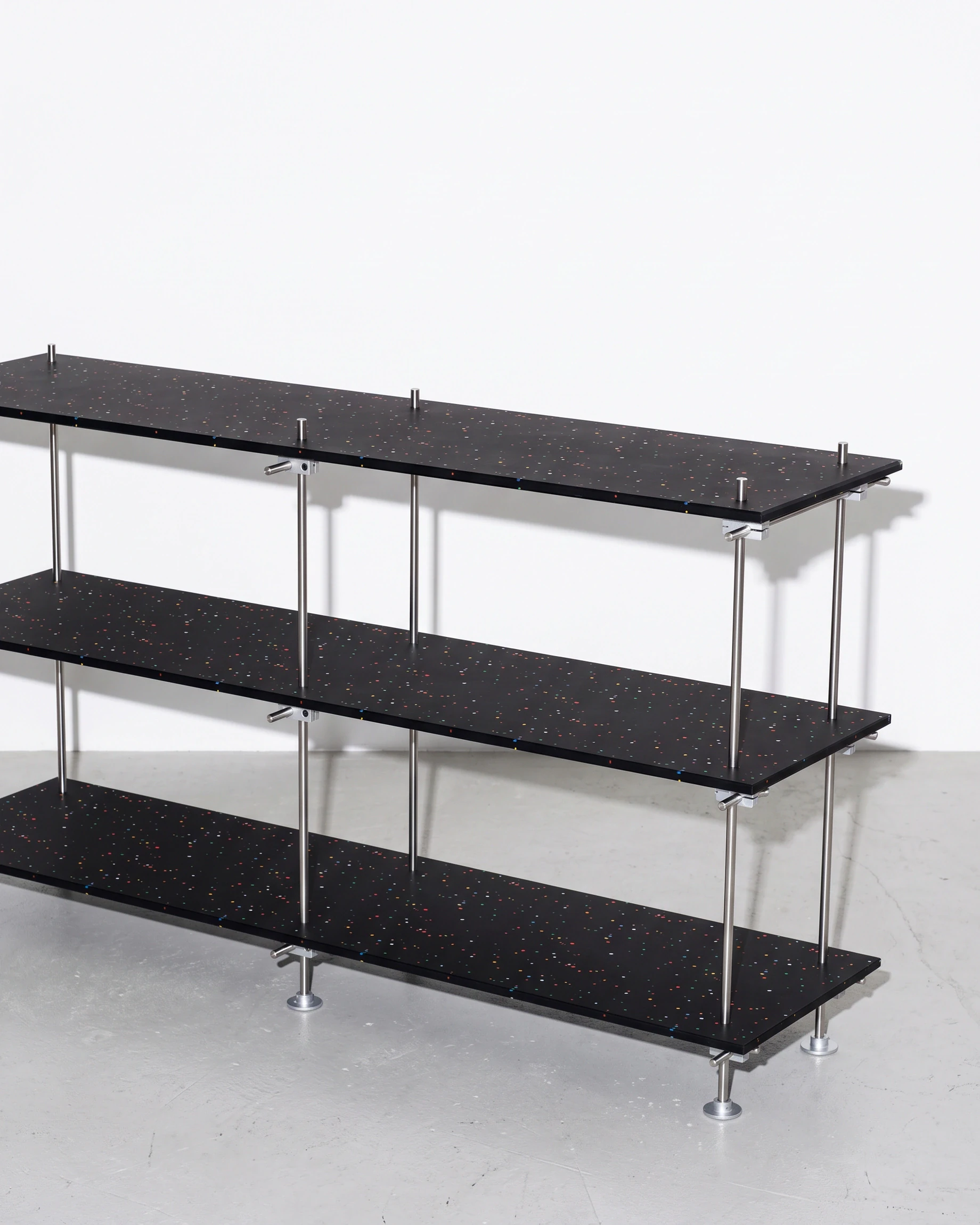Gallerist, display unit 1500, black, colour flecks: front right view
